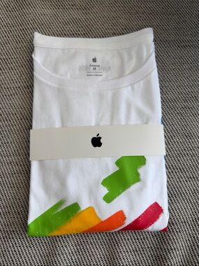 Apple White Short-Sleeve Tee with Multicolor Painted Strokes